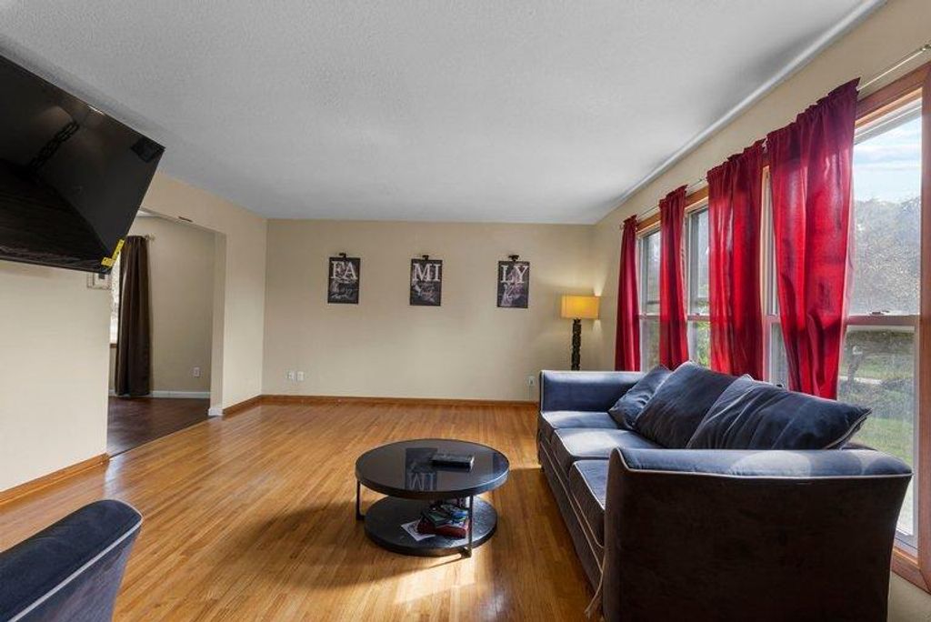 395 Kingston Avenue, Maplewood, MN 55117 — photo 5