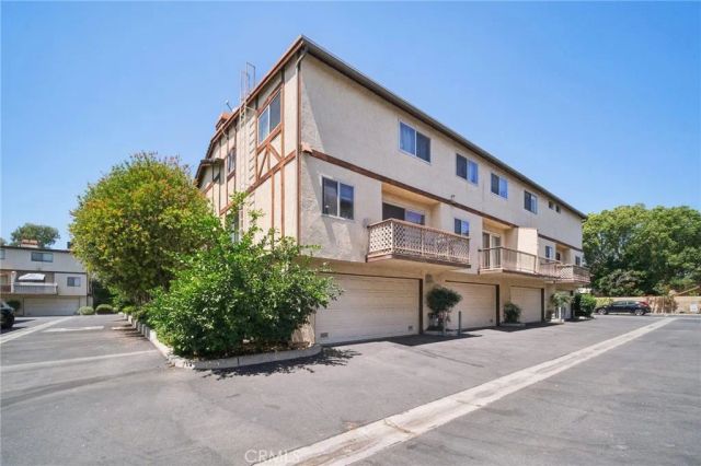 22525 Sherman Way 403, West Hills, CA 91307