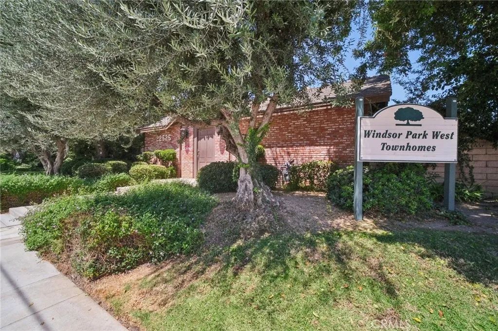 22525 Sherman Way 403, West Hills, CA 91307