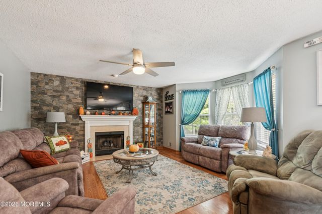 9 E Shenendoah Road, Howell, NJ 07731