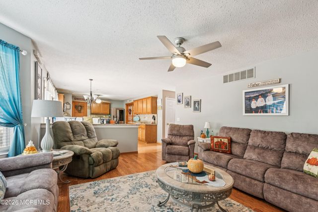 9 E Shenendoah Road, Howell, NJ 07731