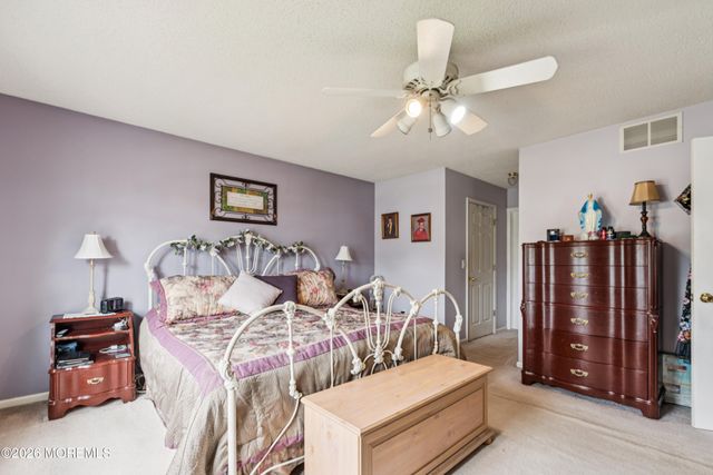 9 E Shenendoah Road, Howell, NJ 07731