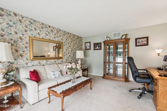 9 E Shenendoah Road, Howell, NJ 07731