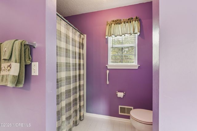 9 E Shenendoah Road, Howell, NJ 07731