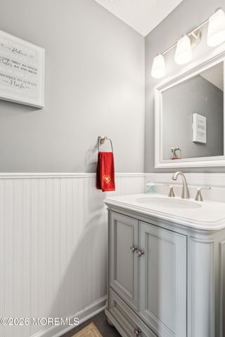 9 E Shenendoah Road, Howell, NJ 07731