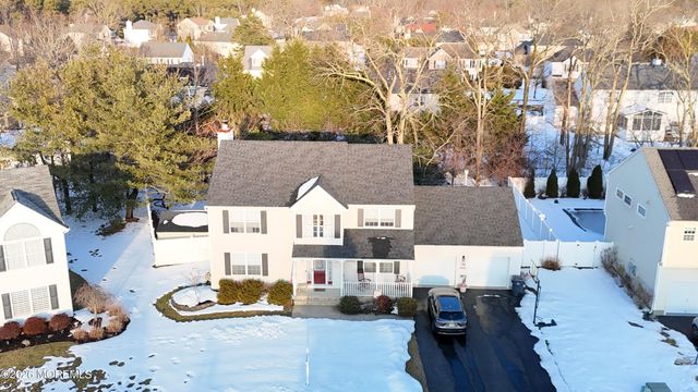 9 E Shenendoah Road, Howell, NJ 07731