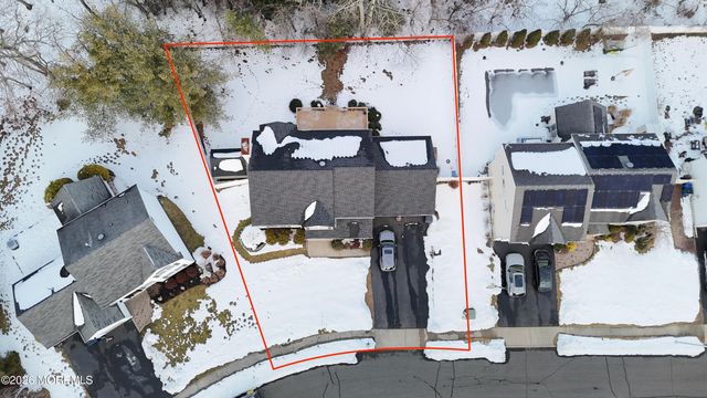 9 E Shenendoah Road, Howell, NJ 07731