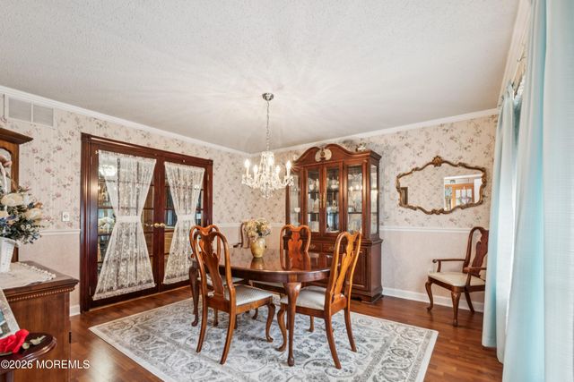 9 E Shenendoah Road, Howell, NJ 07731