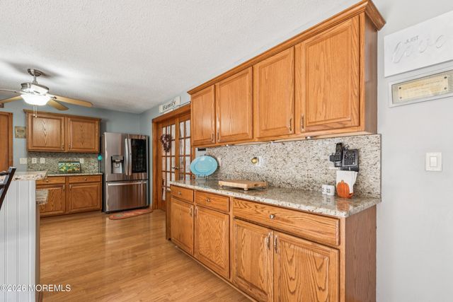 9 E Shenendoah Road, Howell, NJ 07731