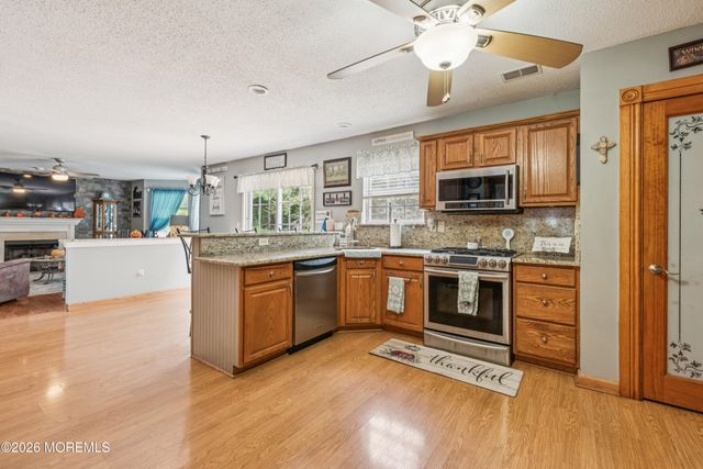 9 E Shenendoah Road, Howell, NJ 07731