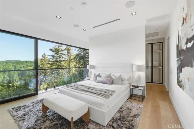 16800 Oak View, Encino, CA 91436