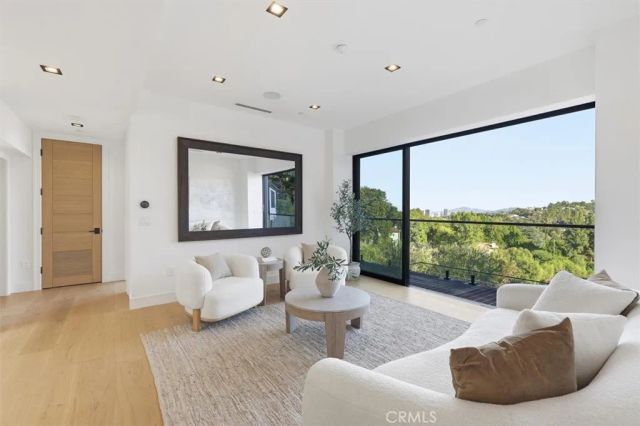 16800 Oak View, Encino, CA 91436