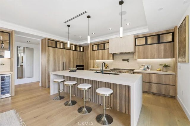 16800 Oak View, Encino, CA 91436