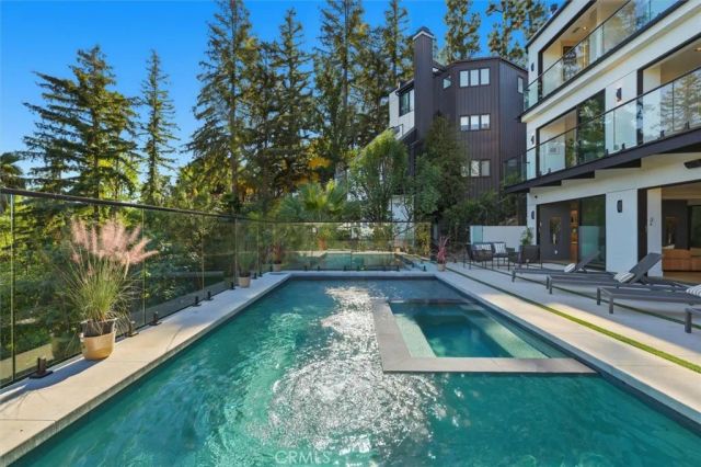 16800 Oak View, Encino, CA 91436