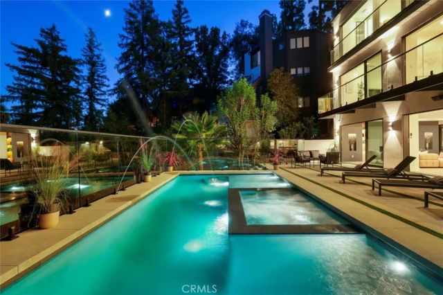 16800 Oak View, Encino, CA 91436