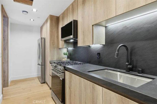 16800 Oak View, Encino, CA 91436