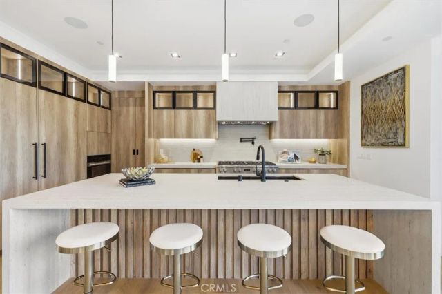 16800 Oak View, Encino, CA 91436