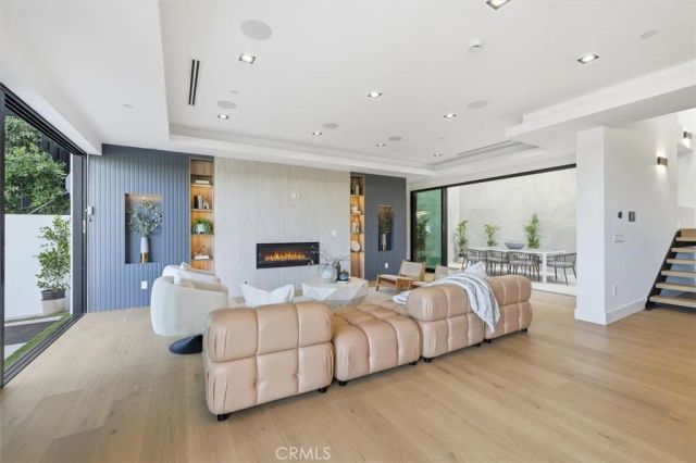 16800 Oak View, Encino, CA 91436
