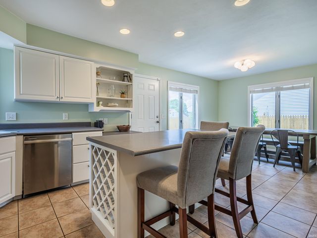 8313 Summerset Place, Fort Wayne, IN 46825