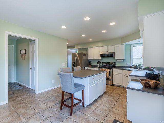 8313 Summerset Place, Fort Wayne, IN 46825