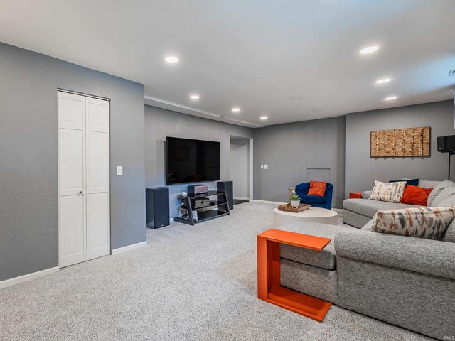 8313 Summerset Place, Fort Wayne, IN 46825
