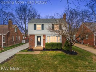 1904 Manchester Boulevard, Grosse Pointe Woods, MI 48236