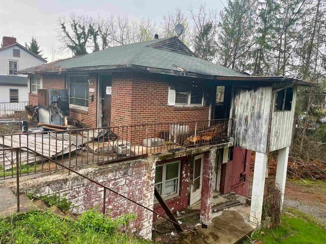 1205 BURNETT ST, Staunton, VA 24401