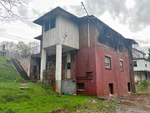 1205 BURNETT ST, Staunton, VA 24401