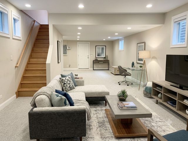 4906 N Kruger Avenue, Chicago, IL 60630