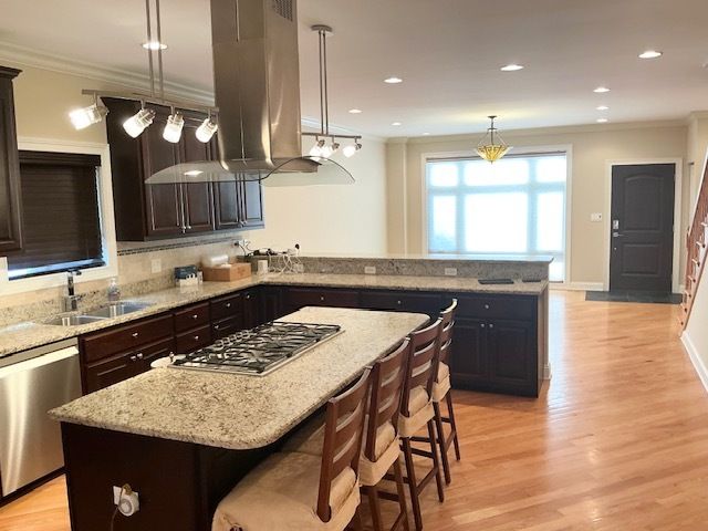 4906 N Kruger Avenue, Chicago, IL 60630