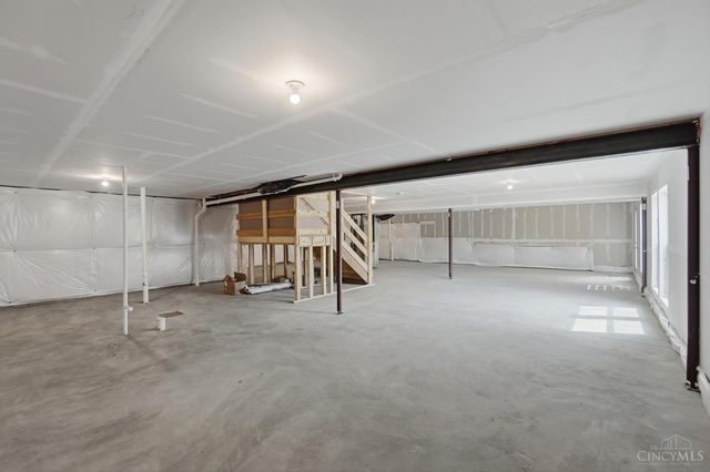 2615 Golden Leaf Drive, Beavercreek, OH 45431