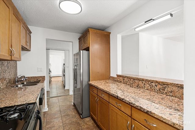 1107 S OLD WILKE Road 208, Arlington Heights, IL 60005