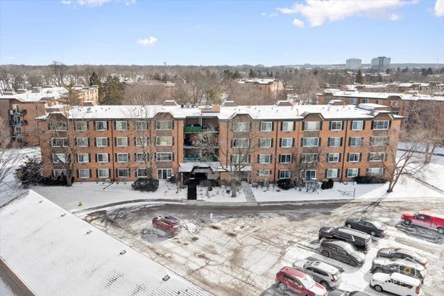1107 S OLD WILKE Road 208, Arlington Heights, IL 60005