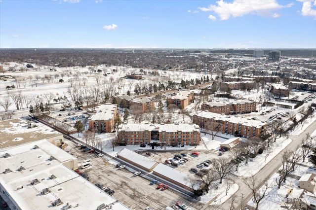 1107 S OLD WILKE Road 208, Arlington Heights, IL 60005