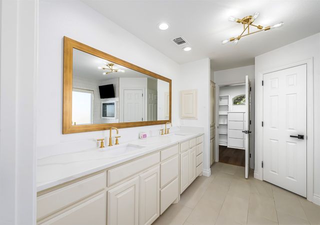 2100 Wood Duck Lane, Granbury, TX 76049