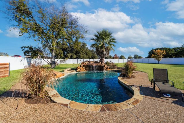 2100 Wood Duck Lane, Granbury, TX 76049