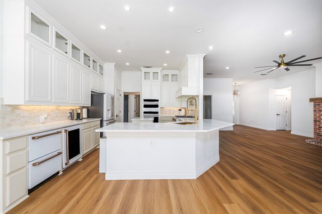 2100 Wood Duck Lane, Granbury, TX 76049