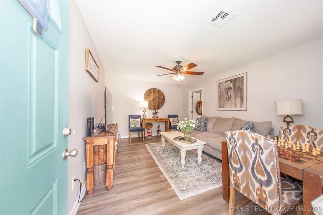 1119 N Oklahoma Avenue, Claremore, OK 74017