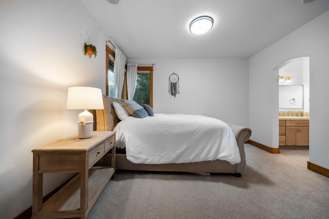 61469 Tam McArthur Loop, Bend, OR 97702