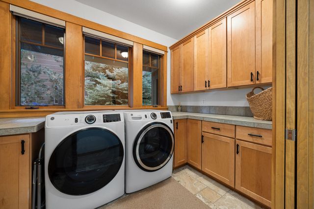 61469 Tam McArthur Loop, Bend, OR 97702