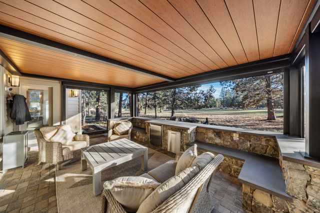 61469 Tam McArthur Loop, Bend, OR 97702