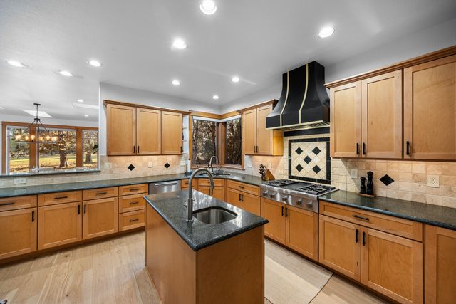 61469 Tam McArthur Loop, Bend, OR 97702