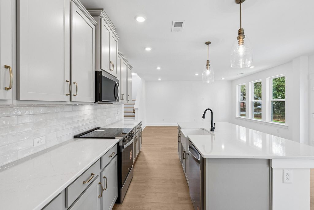 Image 10 of property listing at 205 Lazy Acres Loop, Summerville, SC 29483