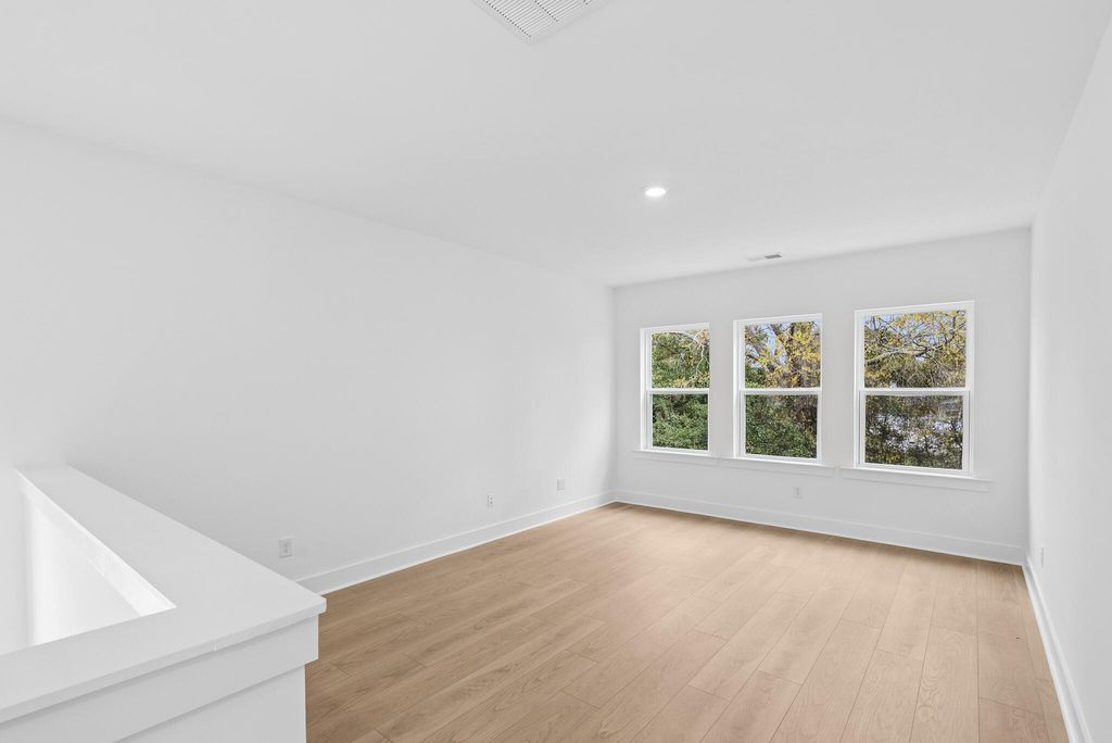 Image 14 of property listing at 205 Lazy Acres Loop, Summerville, SC 29483