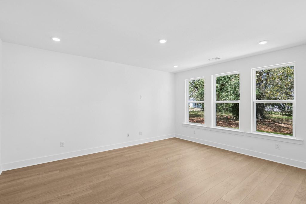 Image 5 of property listing at 205 Lazy Acres Loop, Summerville, SC 29483