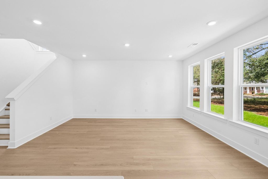 Image 6 of property listing at 205 Lazy Acres Loop, Summerville, SC 29483