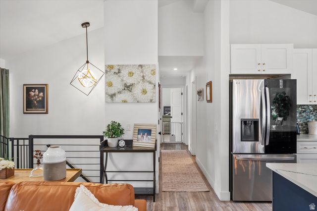 1563 E TAMERON DR, Sandy, UT 84092