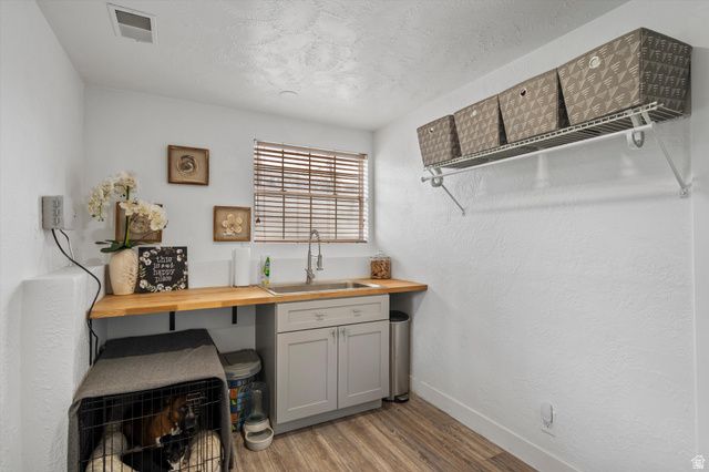 1563 E TAMERON DR, Sandy, UT 84092