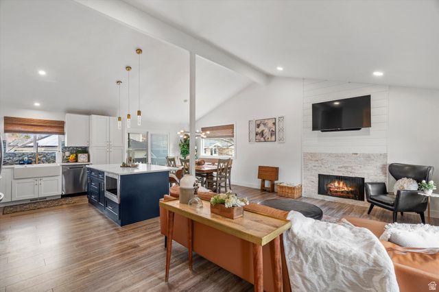 1563 E TAMERON DR, Sandy, UT 84092