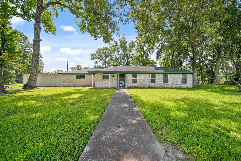 511 Aaron Street, Dayton, TX 77535